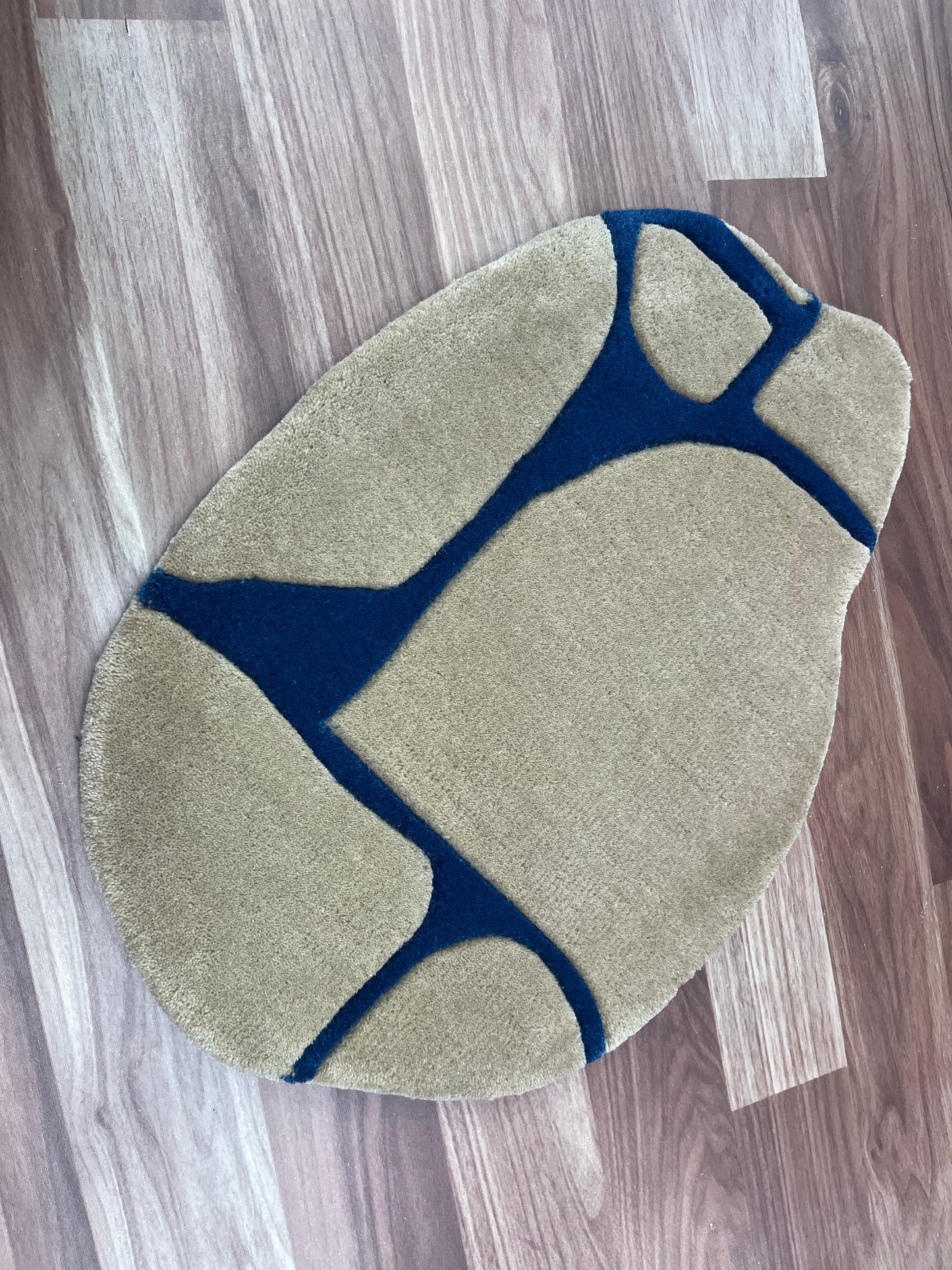Hand Tufted Wool Shape Rug