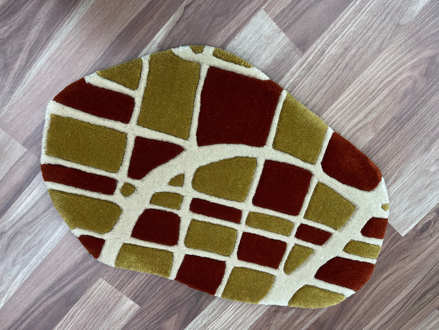 Hand Tufted Wool Shape Rug