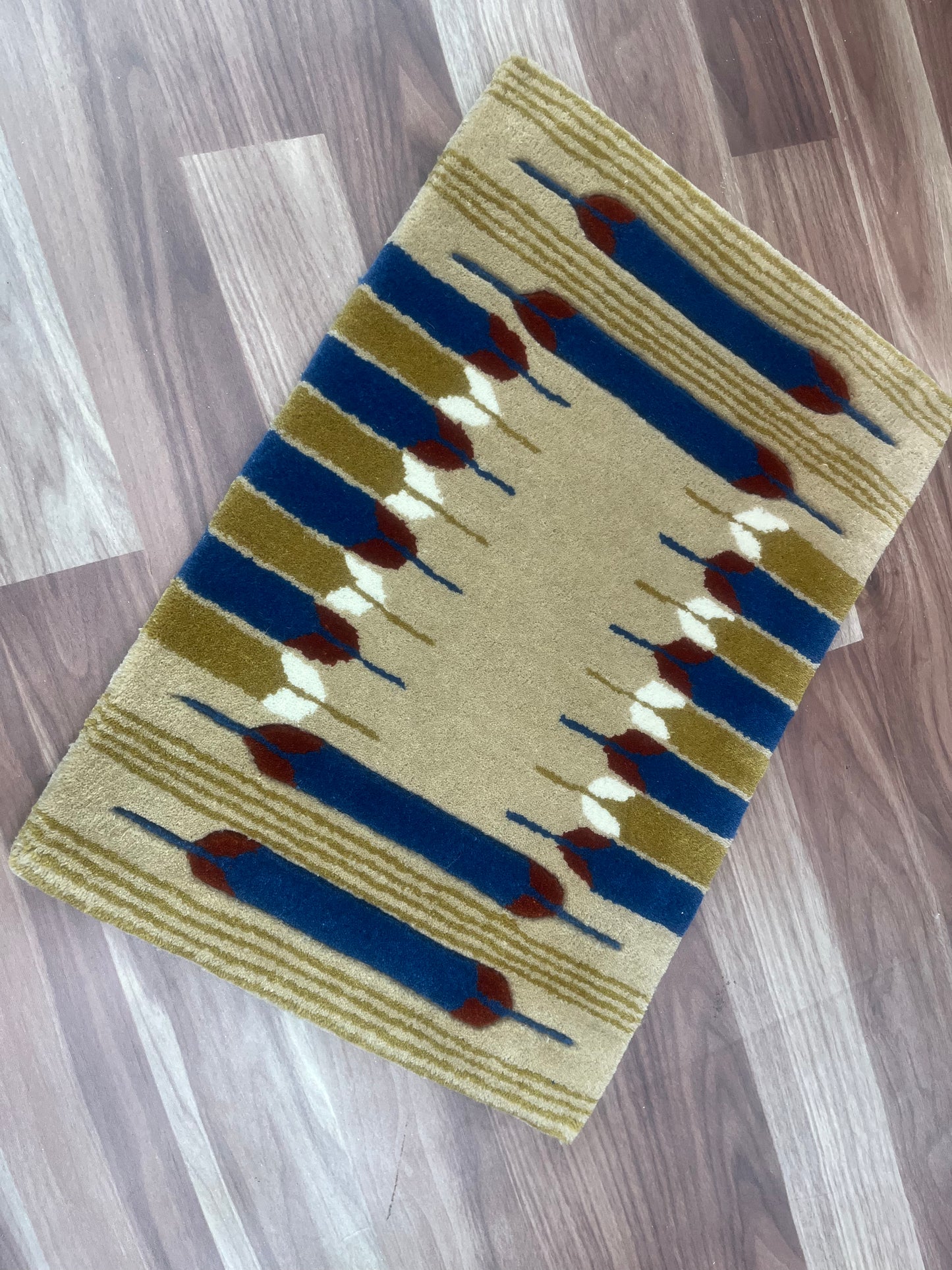 Hand Tufted Wool Shape Rug