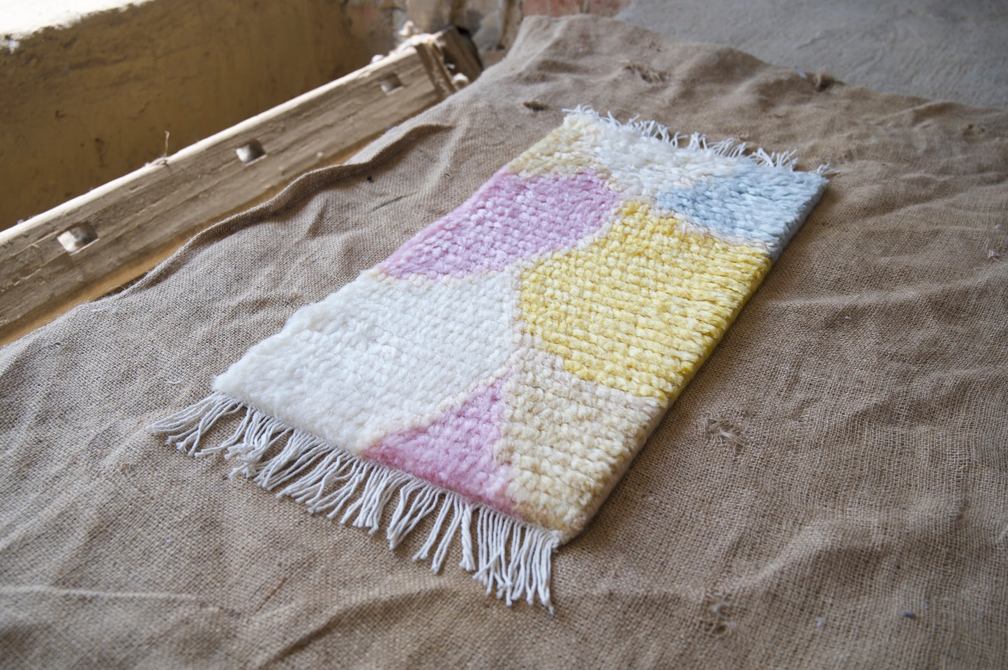 Hand knotted Surface Wool