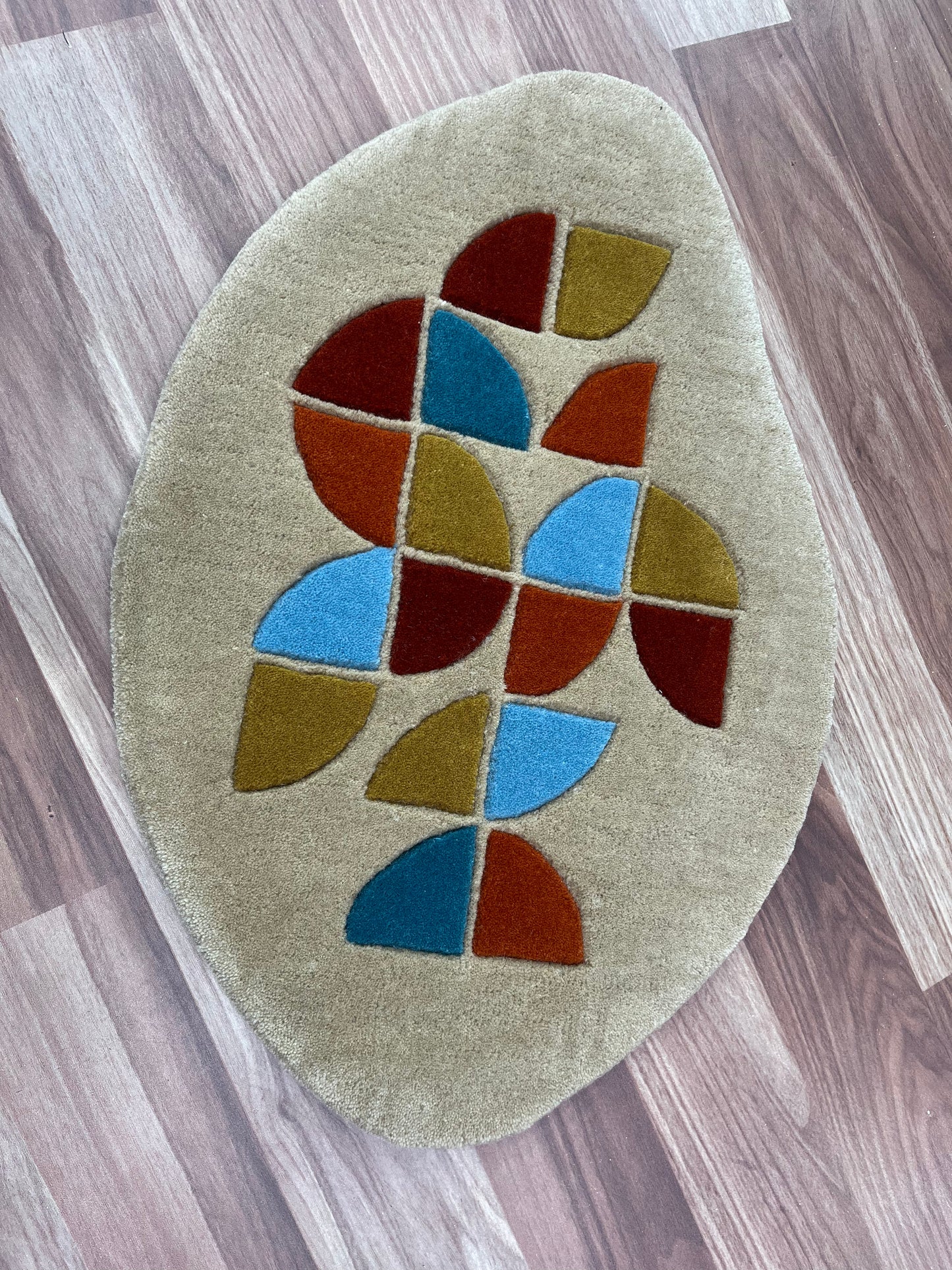 Hand Tufted Wool Shape Rug