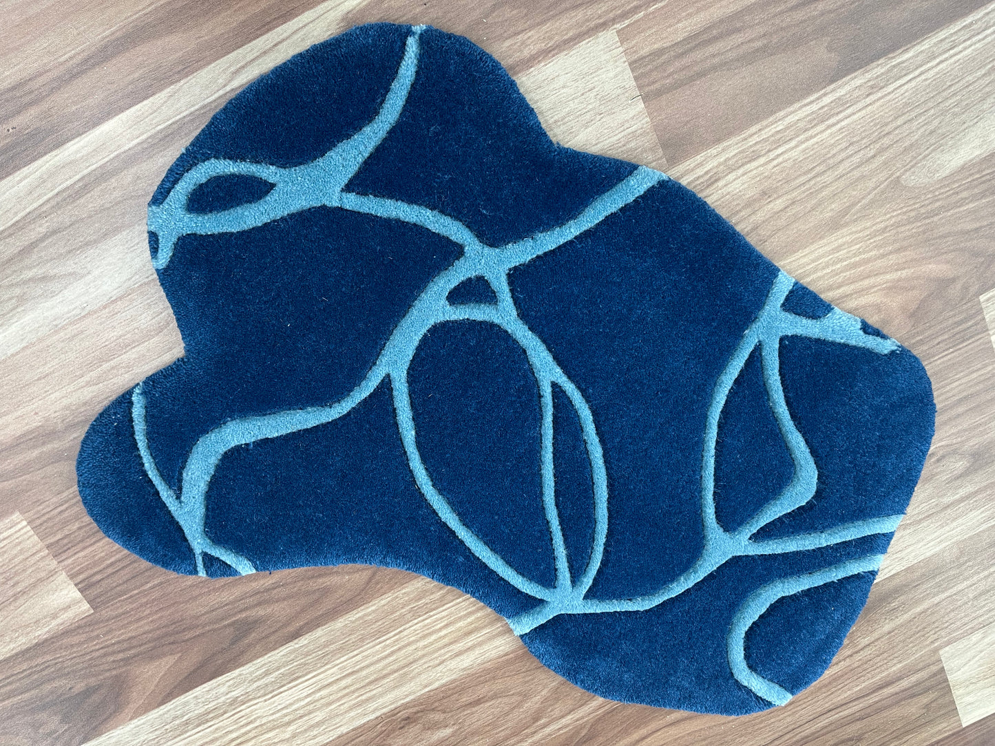 Hand Tufted Wool Shape Rug