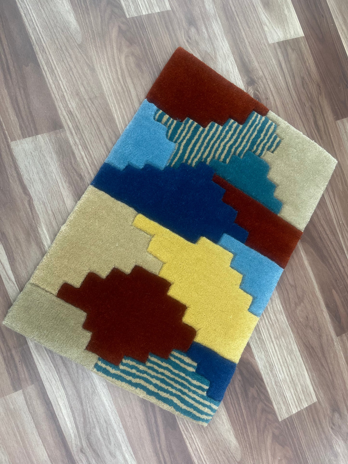Hand Tufted Wool Shape Rug