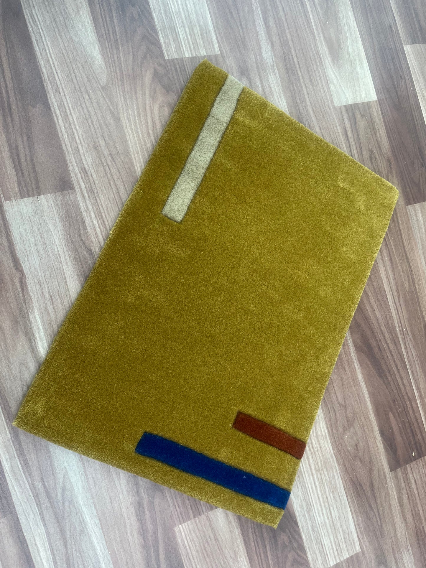 Hand Tufted Wool Shape Rug