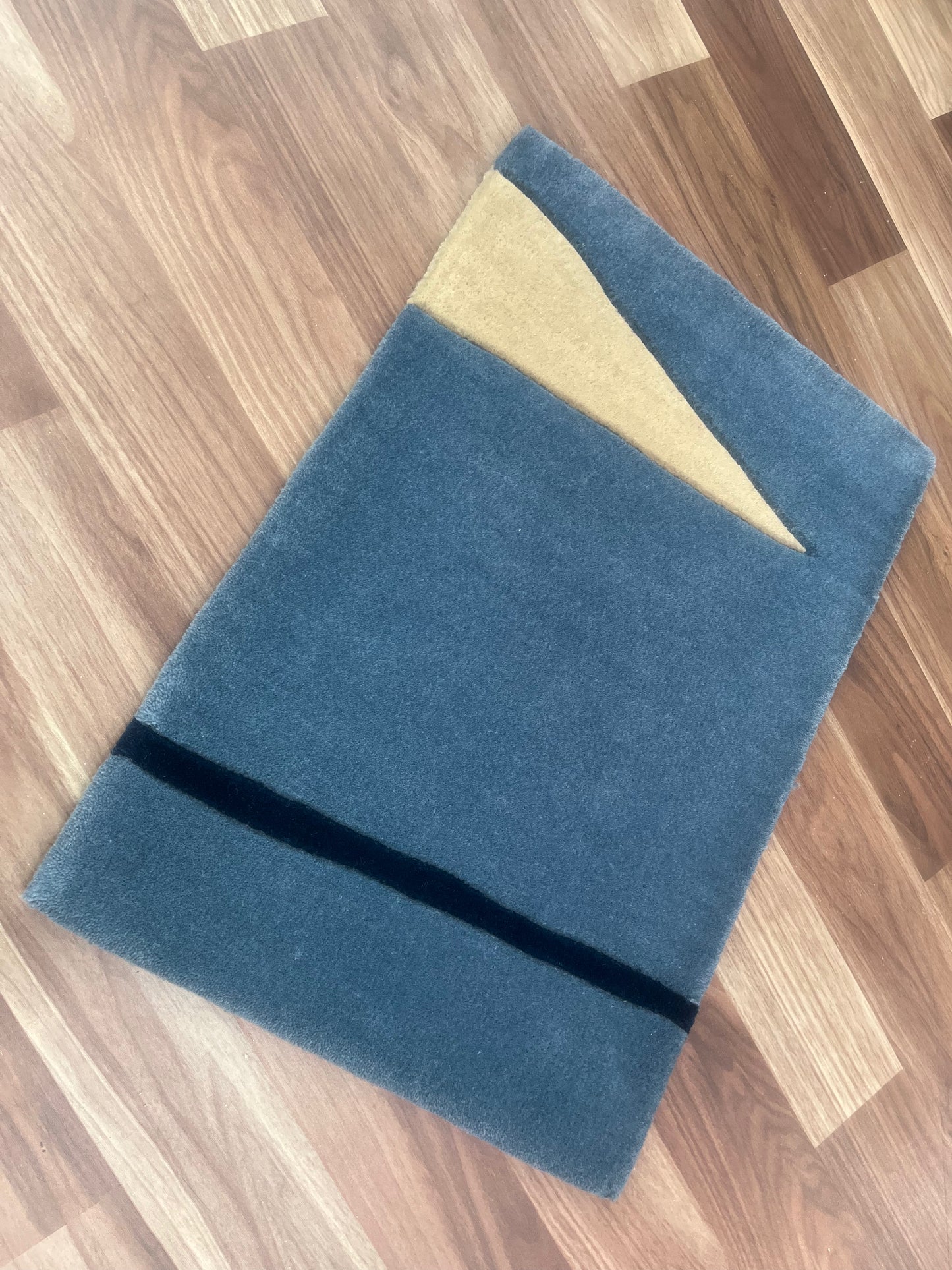 Hand Tufted Wool Shape Rug