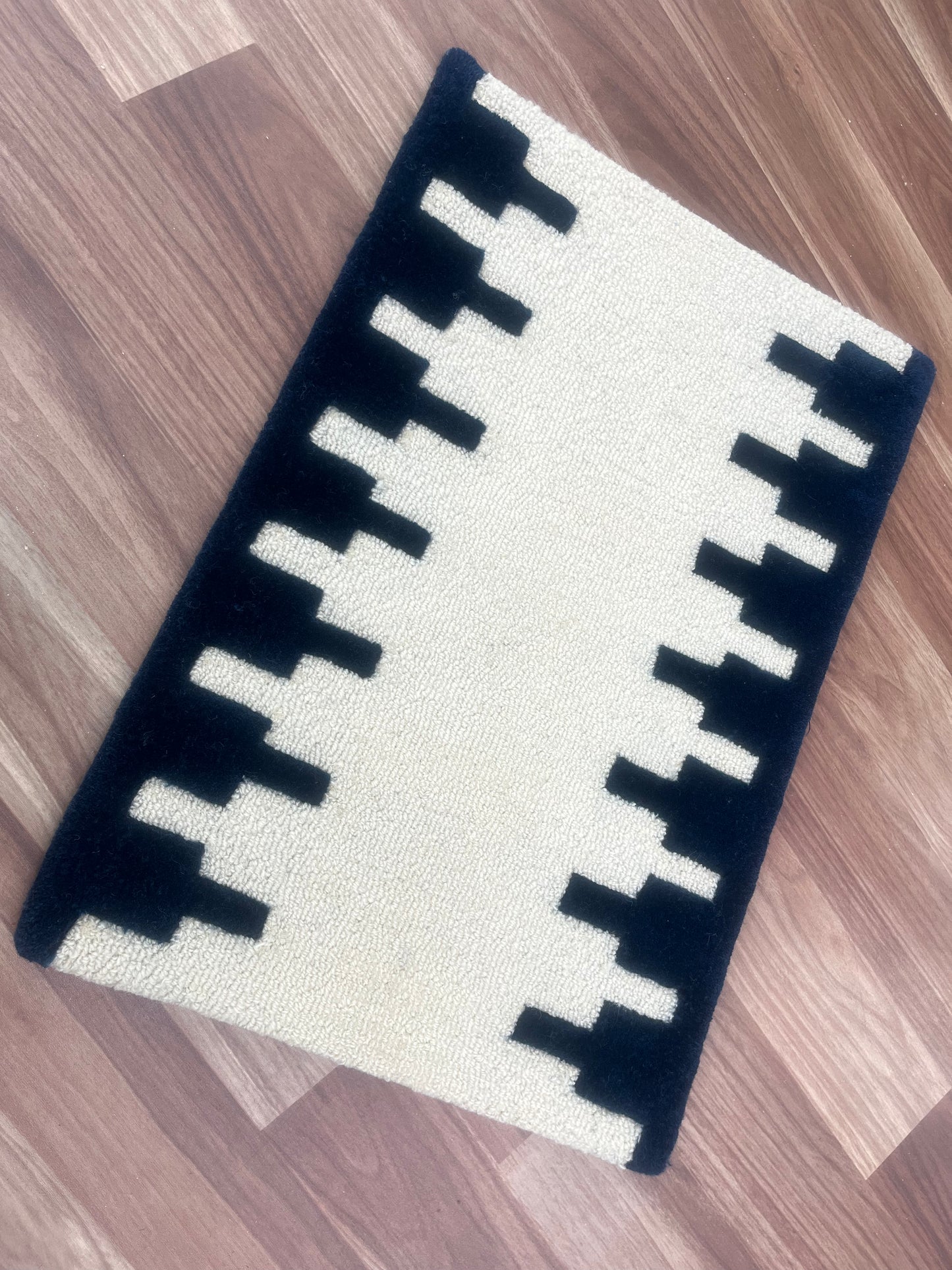 Hand Tufted Wool Shape Rug