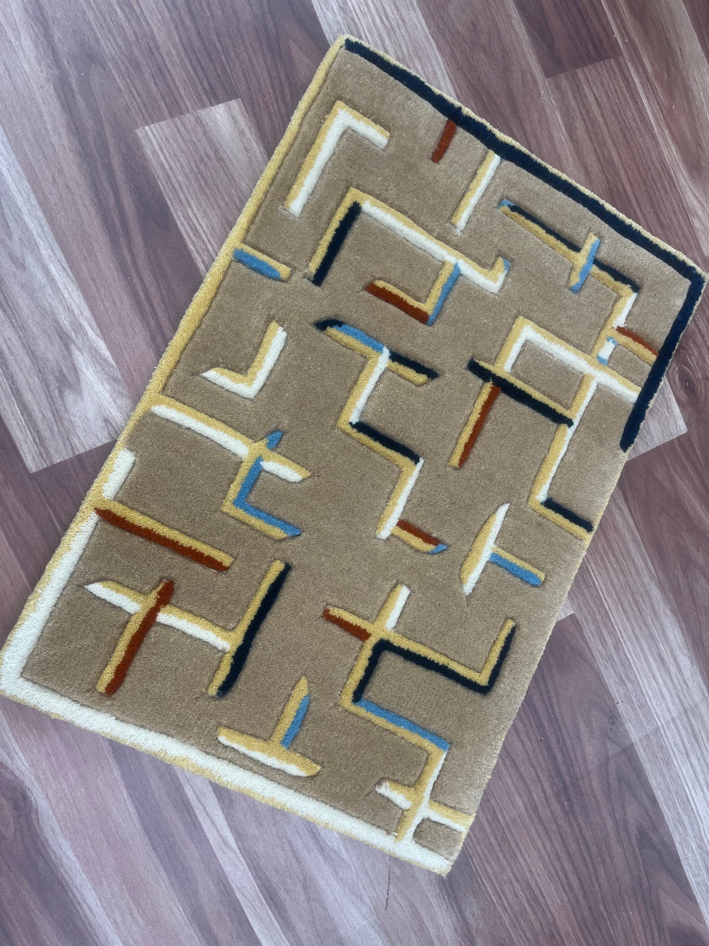 Hand Tufted Wool Shape Rug