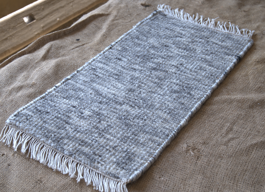 Hand knotted- Surface-Wool