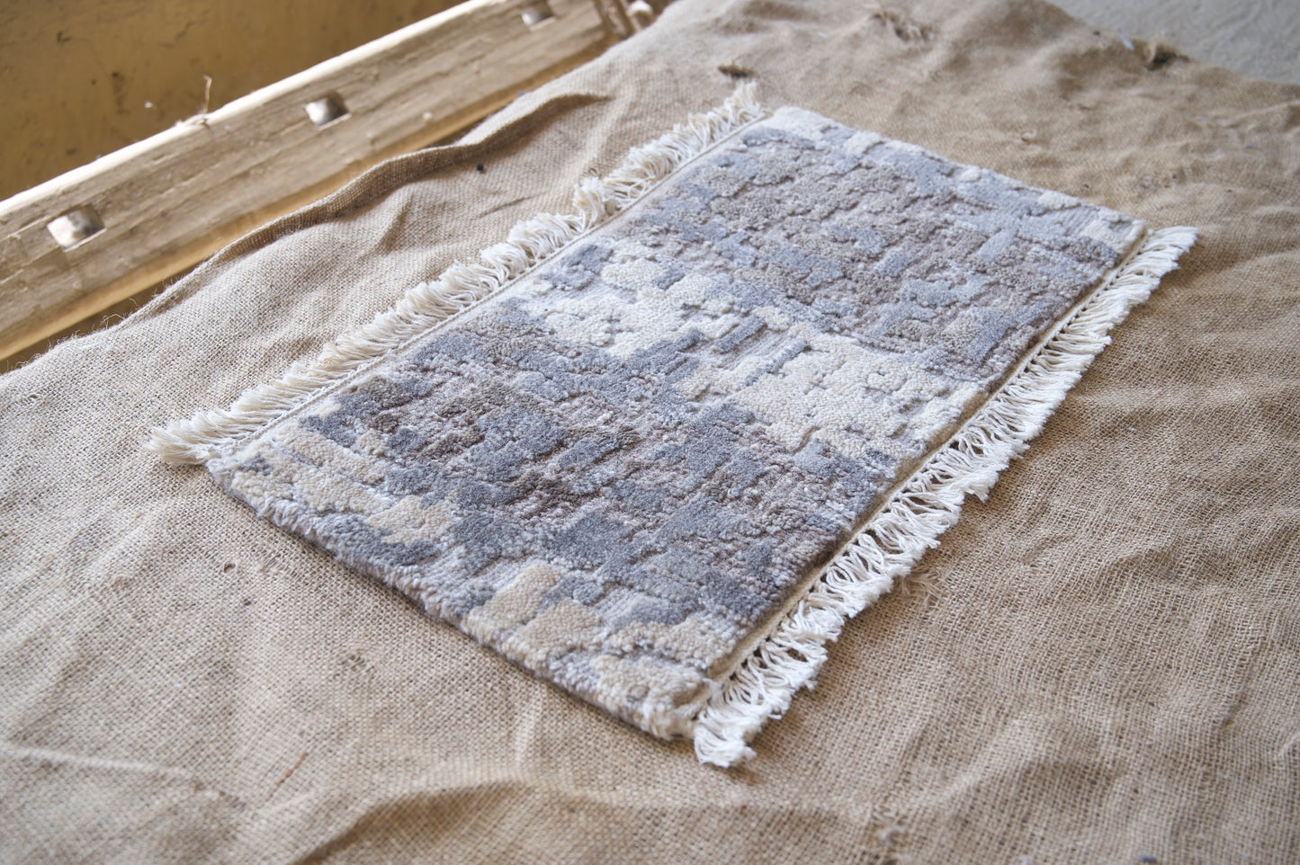 Hand knotted Surface Wool