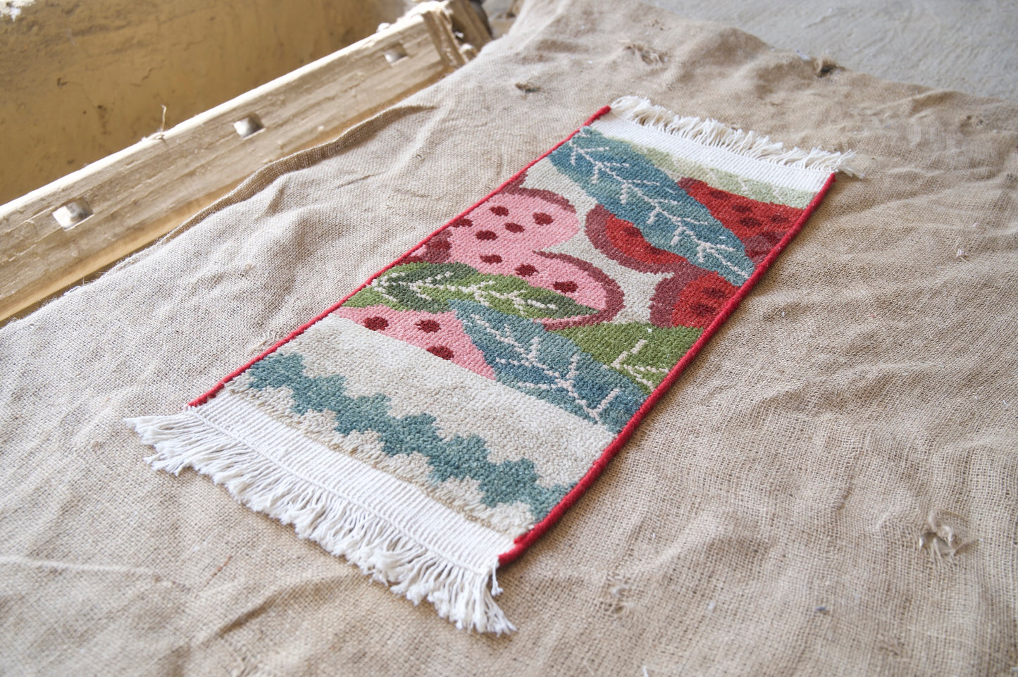 Hand knotted Surface Wool
